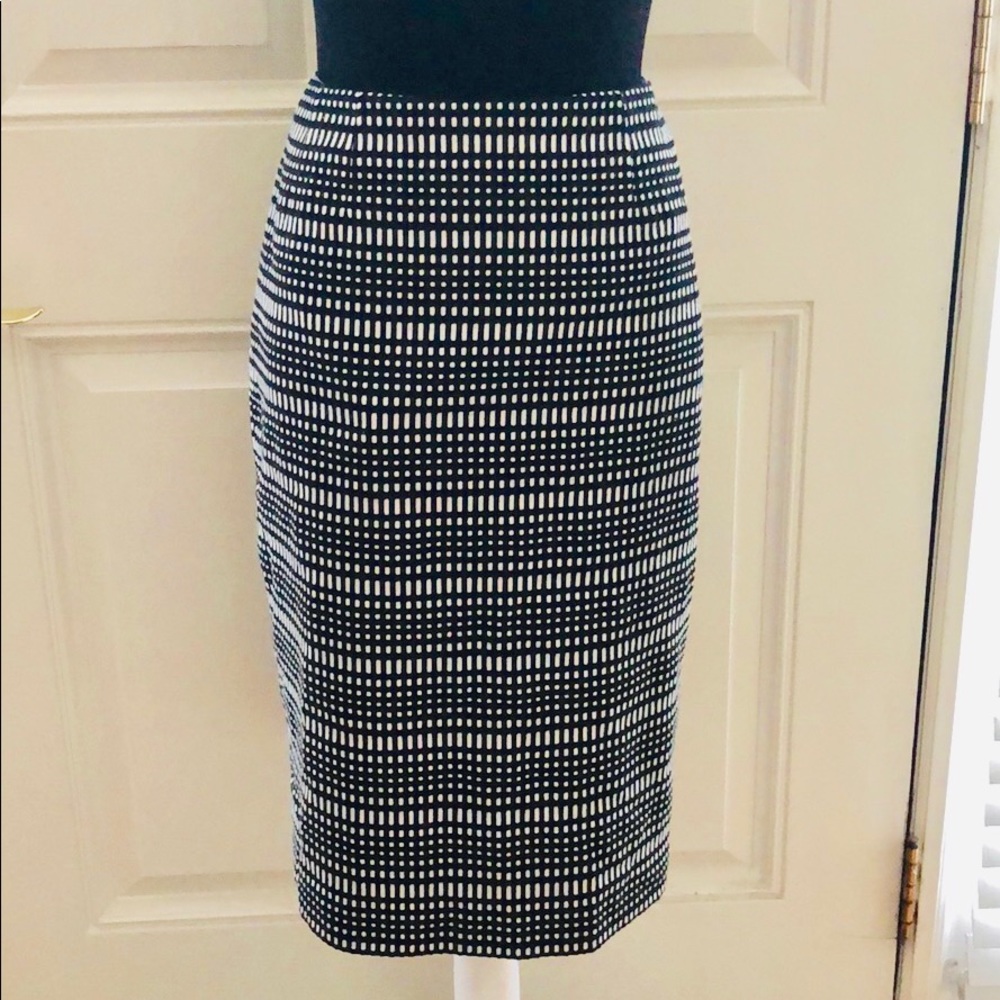 Jones studio size 6 Black and white skirt